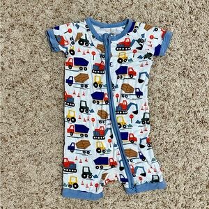 LittleSleepies Boys Construction Shorty Zippy Onesie Sleeper. Size 12-18 Months.